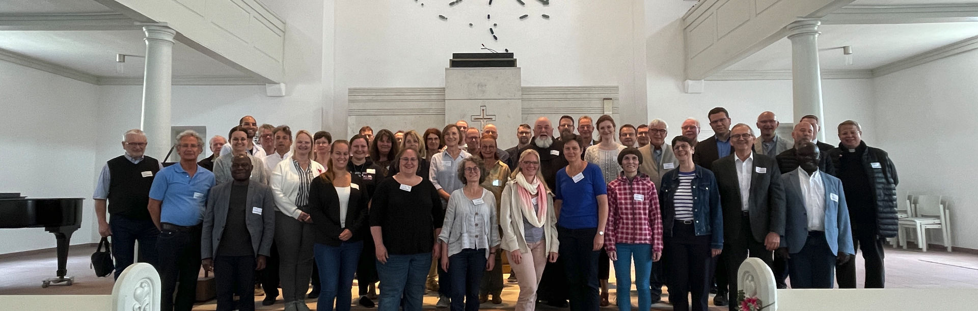 Gruppenfoto der Ev. Pfarrkonferenz zusammen mit der Dekanatskonferenz des Kath. Dekanats Kinzigtal  - Bildquelle: Oliver Henkel